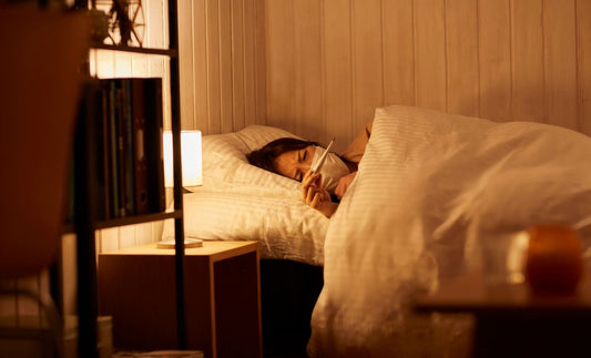 Pourquoi la lumière empêche-t-elle de bien dormir ? (Et comment y remédier)