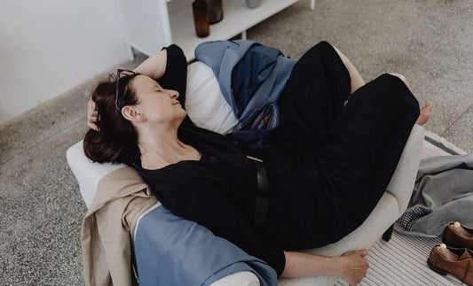 Sommeil léger, réveils fréquents : et si votre cerveau manquait d’obscurité ?